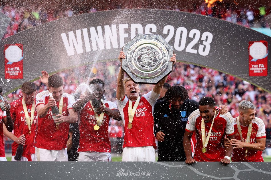 备受瞩目的 备受瞩目的