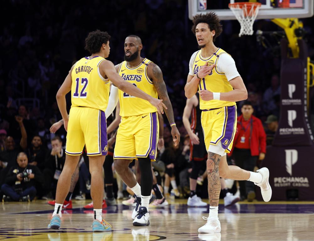 令全场瞩目 令全场瞩目